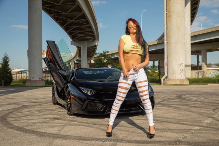 Victoria Loren with an Aventador